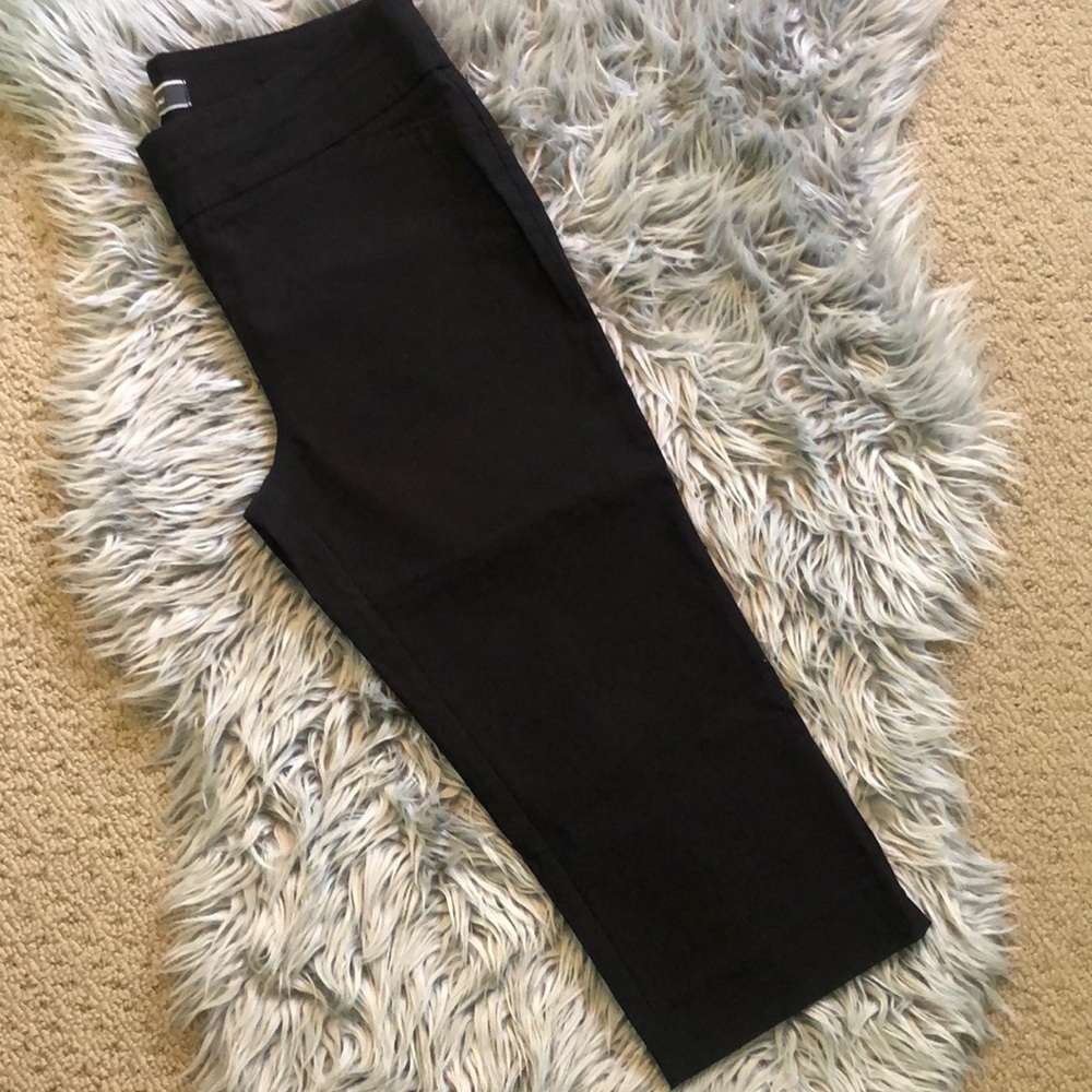 Le chateau black dress capris